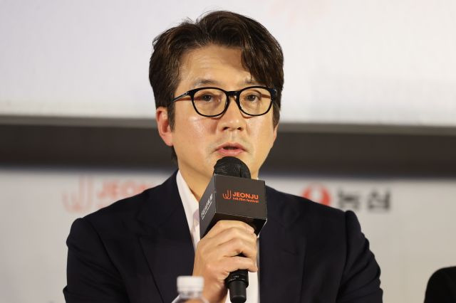 정준호 전주국제영화제 공동집행위원장이 3일 오후 서울 CGV용산아이파크몰에서 열린 제25회 전주국제영화제 상영작 발표 기자회견에서 인사말을 하고 있다. 연합뉴스