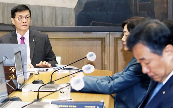 기준금리를 결정하는 금융통화위원회 정례회의가 지난 2월22일 서울 중구 남대문로 한국은행에서 진행된 가운데 이창용 한은 총재가 회의를 주재하고 있다./사진=임한별(머니S)
