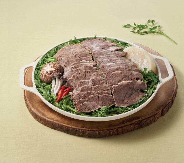 입맛을 돋구는 아시아드CC 봄미나리 수육 전골.