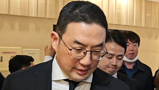 구광모 LG 회장이 지난달 31일 오후 서울 신촌세브란스병원 장례식장에 마련된 고(故) 조석래 효성그룹 명예회장 빈소로 향하고 있다. 사진=뉴스1