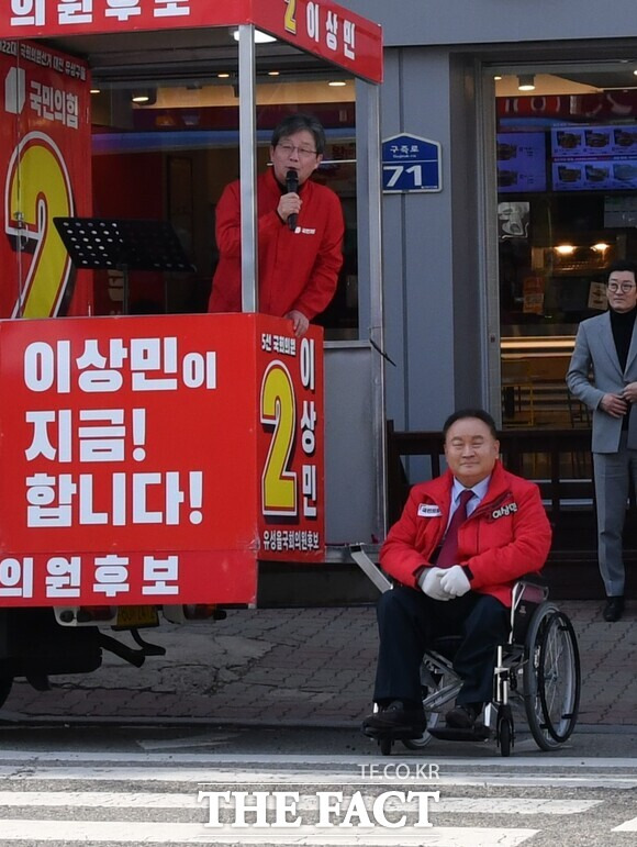 1일 대전 유성구 송강 근린공원 사거리에서 열린 이상민 국민의힘 후보의 유세 현장. 유승민 전 의원이 참석해 이 후보에게 힘을 실었다. /대전=조성은 기자