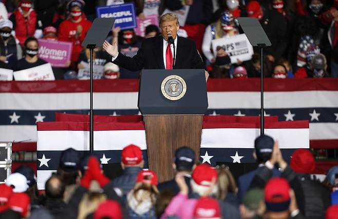 트럼프 미국 전 대통령은 중국산 수입품에 대한 관세율을 60% 이상으로 올리자고 주장한다.ⓒEPA