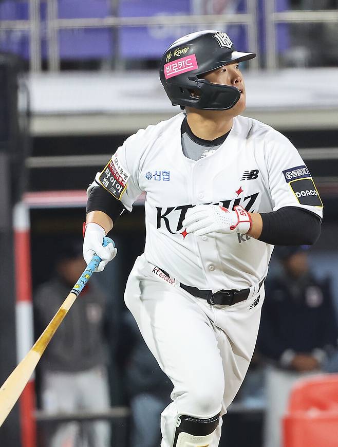 ▲ 강백호가 자리를 잡으면 당장 포지션 문제가 정리가 된다. 단순히 강백호가 선발 포수로 뛴다면 박병호 문상철 강백호가 모두 선발 라인업에 들어갈 수 있고, 외야 한 자리에 타격감이 좋은 선수가 들어간다. kt 라인업의 교통정리가 이뤄진다. ⓒ연합뉴스