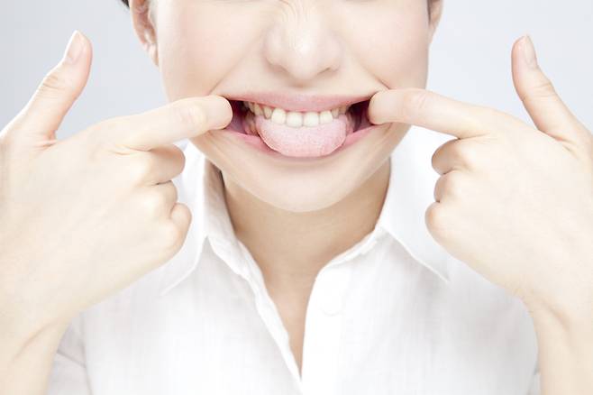 혀만 잘 관찰해도 건강과 관련한 여러 단서들을 유추해 볼 수 있다. [사진= 게티이미지뱅크]