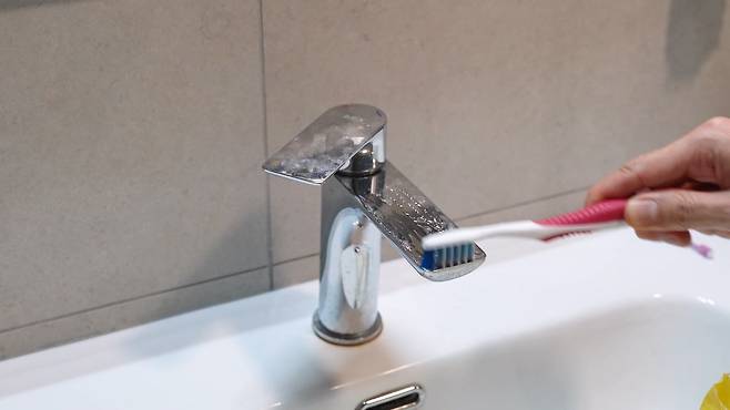 수도꼭지 청소 방법