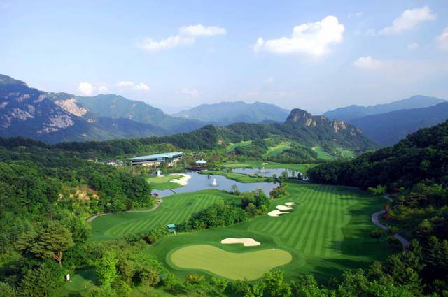 경기 포천시에 위치한 몽베르컨트리클럽이 경기 북부 지역 최고의 명문 골프장으로 거듭날 준비를 하고 있다. 몽베르CC 제공