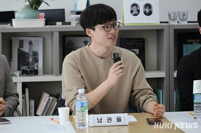 젊은 세대의 정치 참여를 높이기 위해선 경력이 적은 청년 정치인도 환영받는 사회가 돼야 한다고 청년들은 말했다. 사진=안겸비 대학알리 기자 