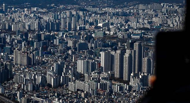 글로벌 종합 부동산 서비스 기업 'CBRE 코리아'는 '2024 한국 투자자 의향 설문 조사 보고서'를 발했다. 아시아 태평양 투자자 의향 조사에서 국내 투자자의 올해 순매수 의향이 16%로 1위를 차지했다./사진=뉴시스