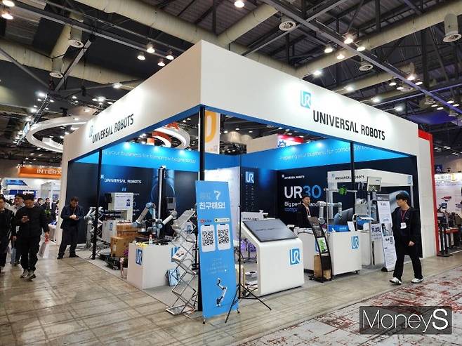 SIMTOS 2024 유니버설로봇 부스 /사진=박찬규 기자