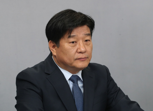 제22대 국회의원 선거 경기 안산갑에 출마한 더불어민주당 양문석 후보가 3일 오전 경기 안산시 단원구 SK브로드밴드 한빛방송에서 열린 제22대 국회의원선거 방송토론회에 참석해 토론회를 준비하고 있다. 사진=경기사진공동취재단