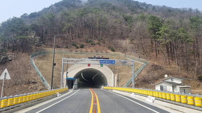 양평군과 가평군을 연결하는 지방도 391호선 개선공사 터널 진입로 ⓒ경기도 제공