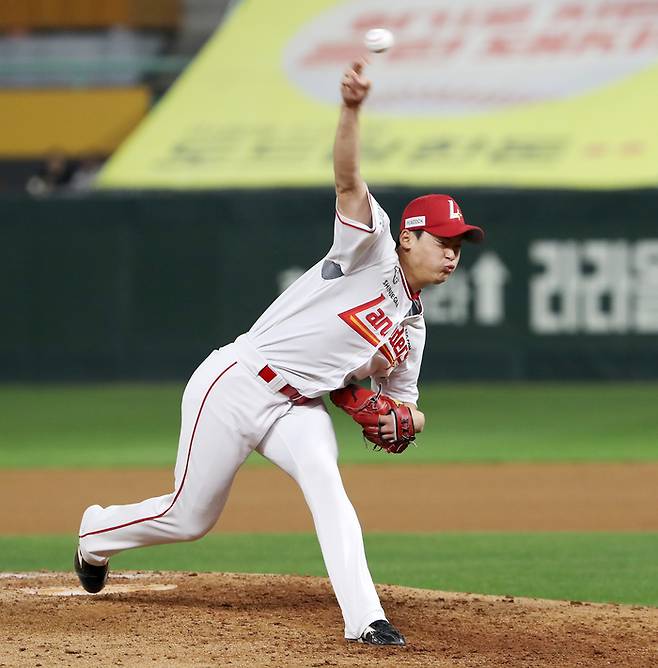 조병현이 지난 4일 인천 두산전에서 힘껏 공을 던지고 있다. SSG 제공