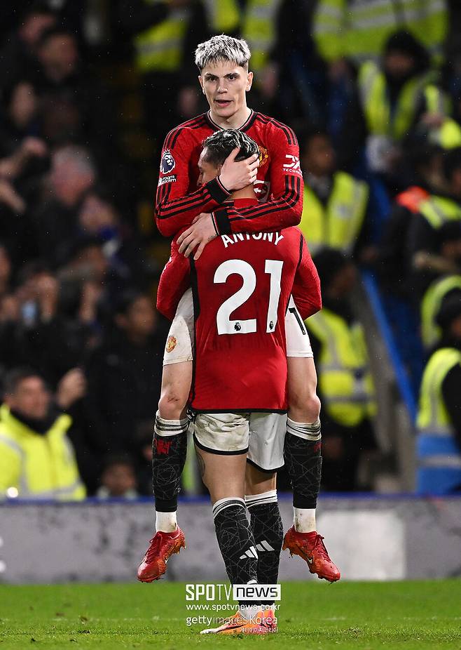 ▲ 맨체스터 유나이티드는 5일(한국시간) 영국 런던 스탬포드 브릿지에서 열린 2023-24 잉글랜드 프리미어리그 31라운드에서 후반 추가 시간에만 두 골을 허용하고 3-4로 무릎을 꿇었다.