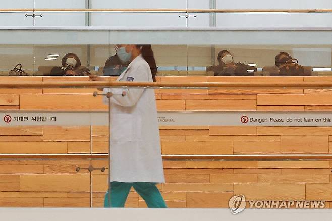 힘든 기다림 (서울=연합뉴스) 서대연 기자
