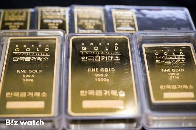 국제 금값이 온스당 2300달러를 돌파했다. 사진은 5일 한국금거래소의 골드바 모습./사진=이명근 기자 qwe123@