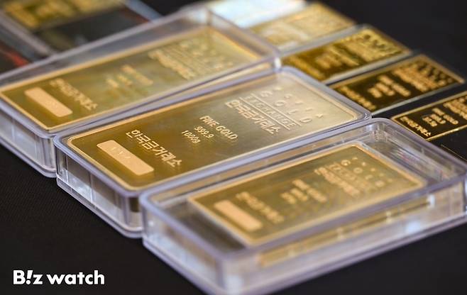 국제 금값이 온스당 2300달러를 돌파했다. 사진은 5일 한국금거래소의 골드바 모습./사진=이명근 기자 qwe123@