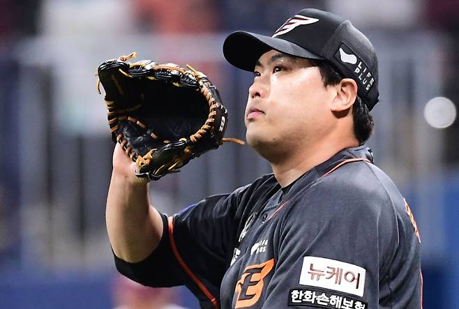 5일 고척스카이돔에서 열린 KBO리그 키움과 한화의 경기. 5연속 안타를 허용하며 역전을 내준 류현진. /송정헌 스포츠조선 기자