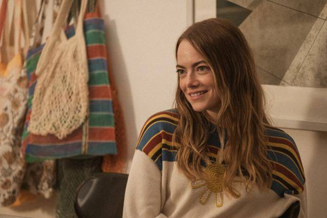 휘트니는 가방도 주로 에코백을 사용하고, 티셔츠와 청바지 입기를 즐긴다. 외양만 봐도 그는 친환경적인 삶을 추구하는 것처럼 보인다. 파라마운트플러스 제공