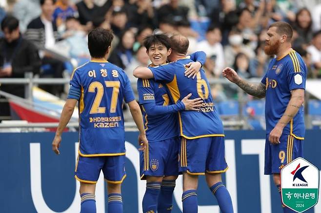 [서울=뉴시스] 프로축구 K리그1 울산 HD의 이동경. (사진=한국프로축구연맹 제공) *재판매 및 DB 금지