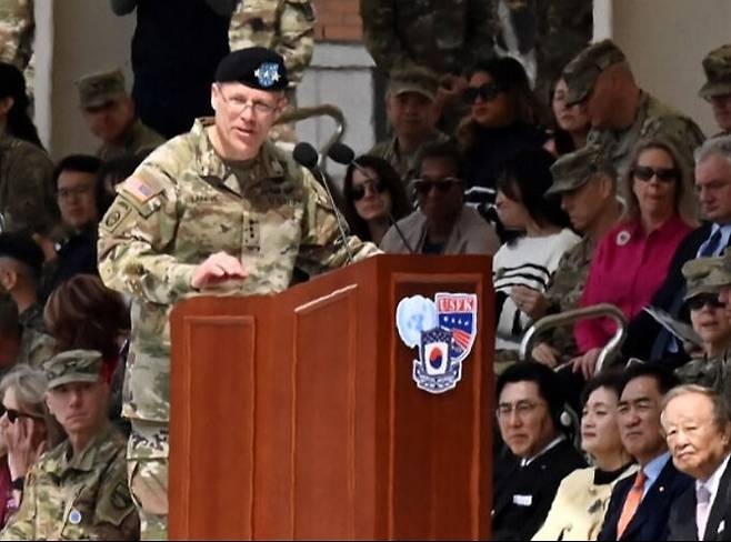 크리스토퍼 라니브&nbsp;신임 미 8군 사령관(중장)이 5일 경기 평택 캠프 험프리스에서 열린 취임식에서 취임사를 하고 있다.&nbsp;라니브&nbsp;신임 사령관은 제82공수사단 사단장 출신이다. 뉴시스