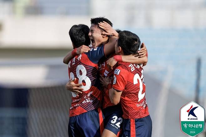 ▲ 김천 상무가 정치인의 두 골을 앞세워 광주FC에 2-1 역전승을 거뒀다. ⓒ한국프로축구연맹