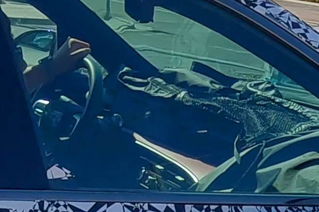 제네시스 GV70 페이스리프트 실내 스파이샷