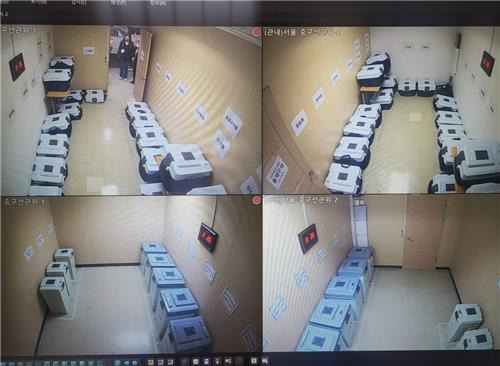 CCTV 모니터로 본 사전투표함 보관장소 [촬영 김철선]
