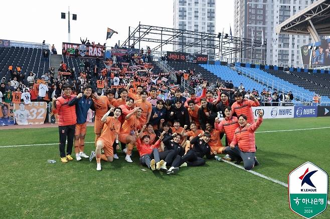 승리를 기뻐하는 제주 유나이티드 선수들 [한국프로축구연맹 제공. 재판매 및 DB 금지]