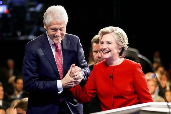 클린턴 부부. [AP 연합뉴스]