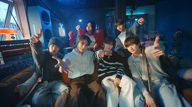 우리은행 광고모델로 기용된 보이그룹 라이즈 / 사진=연합뉴스