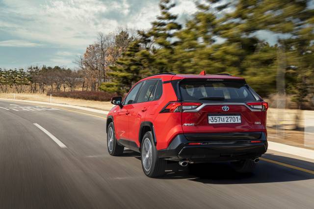 라브4 PHEV의 가격은 5700만원으로 국내엔 동일 가격대에 비슷한 차종이 없다. 사진제공=도요타코리아