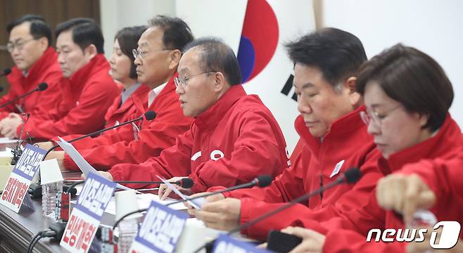 윤재옥 국민의힘 원내대표가 8일 오전 서울 여의도 중앙당사에서 열린 중앙선거대책위원회의에서 발언을 하고 있다. 2024.4.8/뉴스1 ⓒ News1 임세영 기자