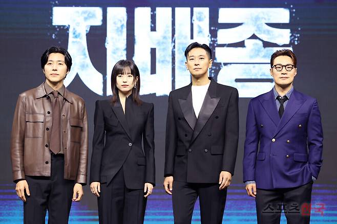 디즈니+의 오리지널 시리즈 '지배종' 제작발표회에 참석한 배우 이무생, 한효주, 주지훈, 이희준. ⓒ이혜영 기자 lhy@hankooki.com