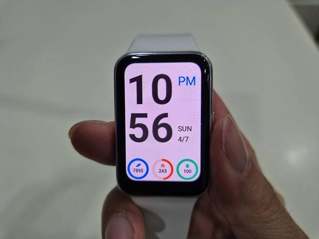 갤럭시 핏3, 갖출 건 다 갖췄네.. 충전 걱정 없고