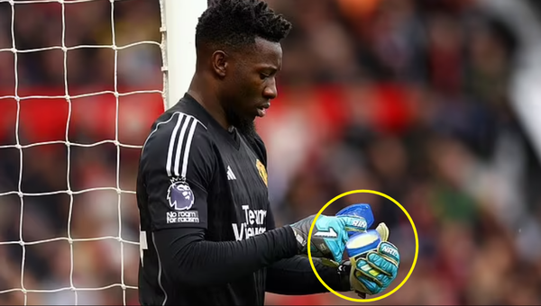 사진=게티이미지.&nbsp;안드레&nbsp;오나나가&nbsp;경기&nbsp;도중&nbsp;바세린으로&nbsp;추정되는&nbsp;물질을&nbsp;장갑에&nbsp;바르는&nbsp;모습이&nbsp;포착됐다.