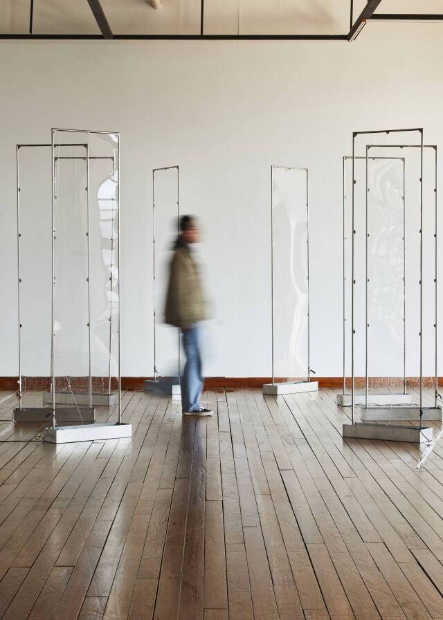 최목운 作, ‘의식의 무의식’, 2024 가변설치, 아크릴, 물, 수중모터.