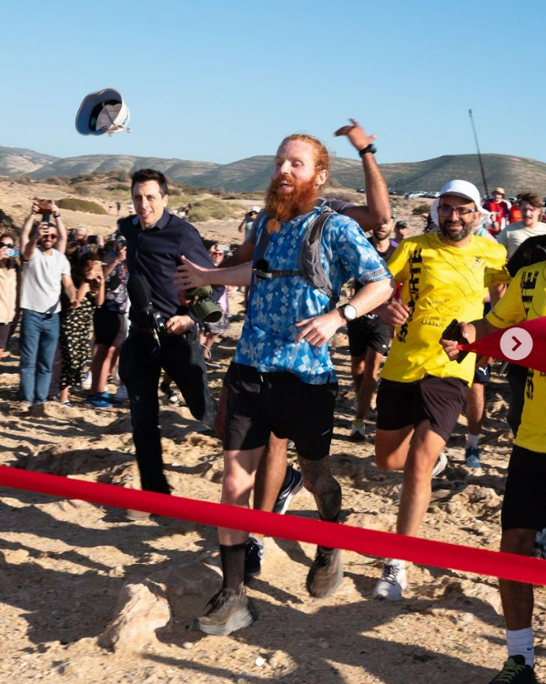 아프리카 종단 목표 지점에 들어오고 있는 러셀 쿡. [출처=X 캡처]