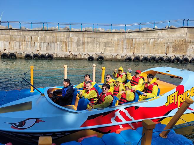 서울지역 여행사대표들의 한섬방파제 수상레저 체험