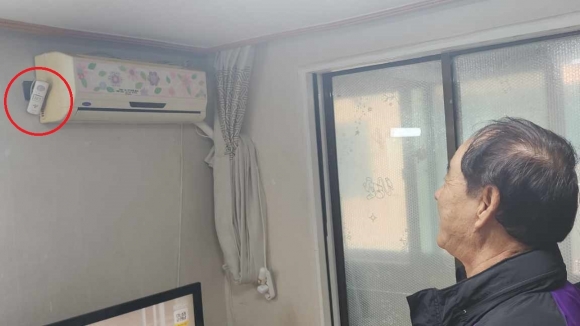서울 송파구의 한 홀롬 어르신 가정에 사물인터넷(IoT)기기가 설치돼 있다. 송파구 제공