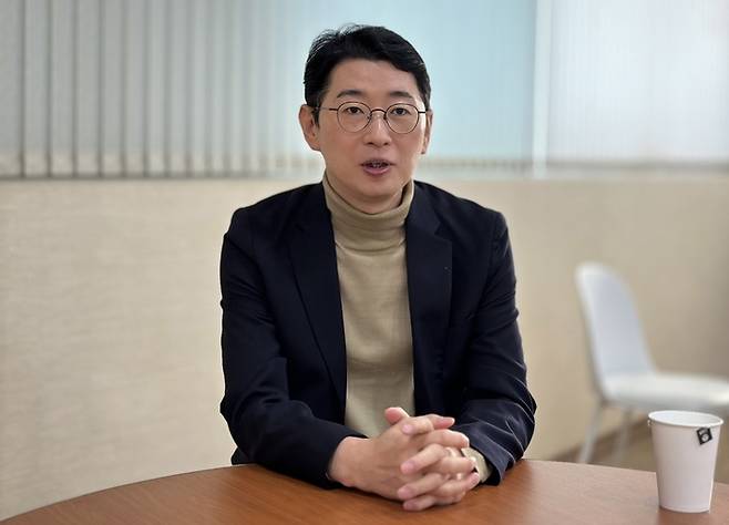 주진우 전 대통령실 비서관이 부산 해운대구 선거사무소에서 매일경제와 인터뷰하고 있다.