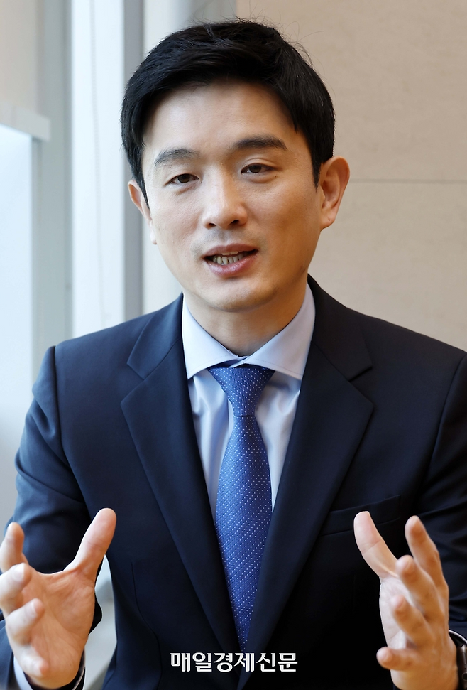 여선웅 전 직방 부사장이 15일 국회에서 매일경제와 인터뷰하고 있다. [김호영 기자]