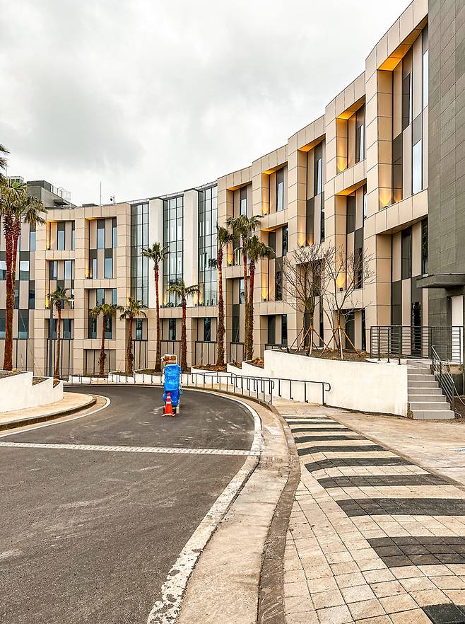 신라스테이 플러스 제주 이호테우 건물 외관 / 사진=권효정 기자