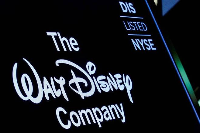 "최근 행동주의 펀드 트라이언파트너스와의 주총 대결에서 승리한 디즈니는 방어 비용으로 4,000만 달러, 우리 돈 약 540억 원을 쓴 것으로 알려졌다."