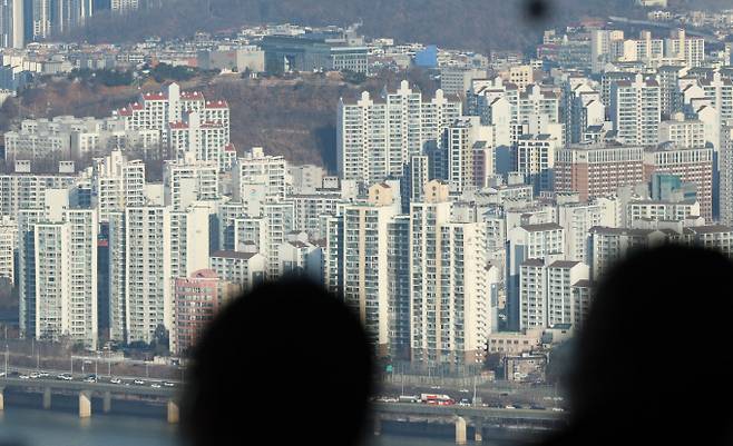 서울 아파트 청약 당첨가점(84점 만점) 평균이 올 1분기 기준 65.78점으로 조사됐다. 사진은 서울시내 한 아파트 밀집 지역. /사진=뉴시스