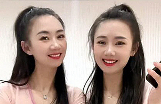30년 만에 처음 만난 일란성 쌍둥이 자매. SCMP