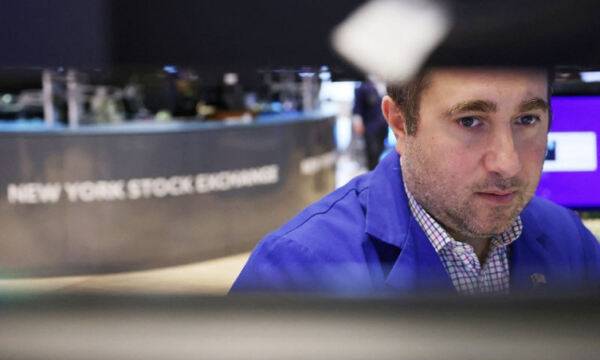 뉴욕증시가 9일(현지시간) 미국의 3월 소비자물가지수(CPI) 발표 하루를 앞두고 눈치보기 속에 혼조세로 마감했다. 이날 엔비디아는 지난달 25일 고점 대비 10% 넘게 하락해 조정장에 진입했다. 로이터=연합