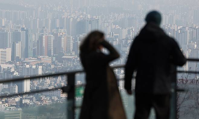 서울 용산구 남산타워에서 바라본 아파트 단지. 뉴스1