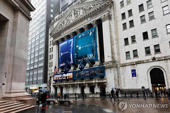 뉴욕증권거래소(NYSE) 앞. 출처: 연합뉴스 자료 사진