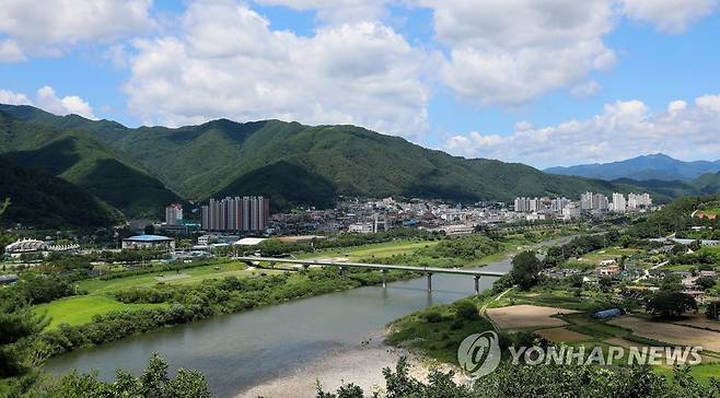 아미산에서 바라본 도심 [인제군 제공. 재판매 및 DB 금지]