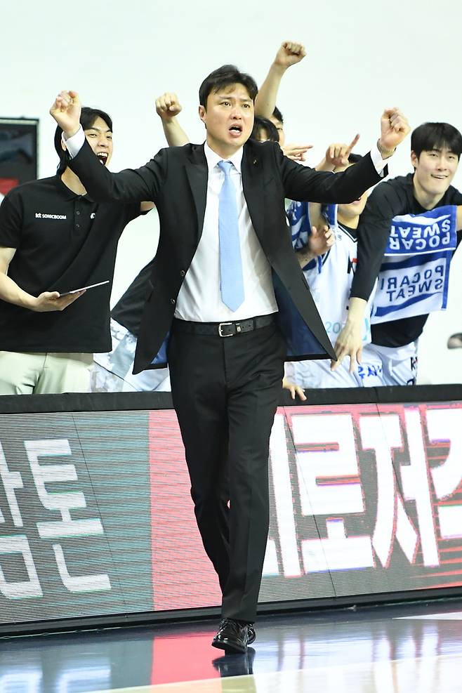 KT 송영진 감독. 사진 | KBL